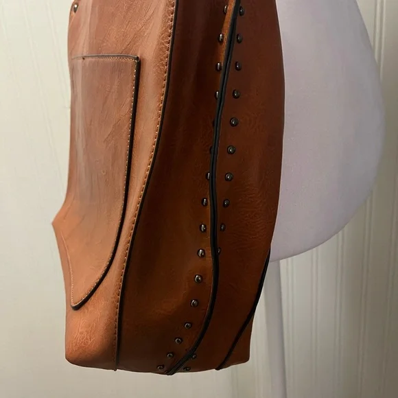 Chic Brown Leather Shoulder Bag - Picture 4 of 9